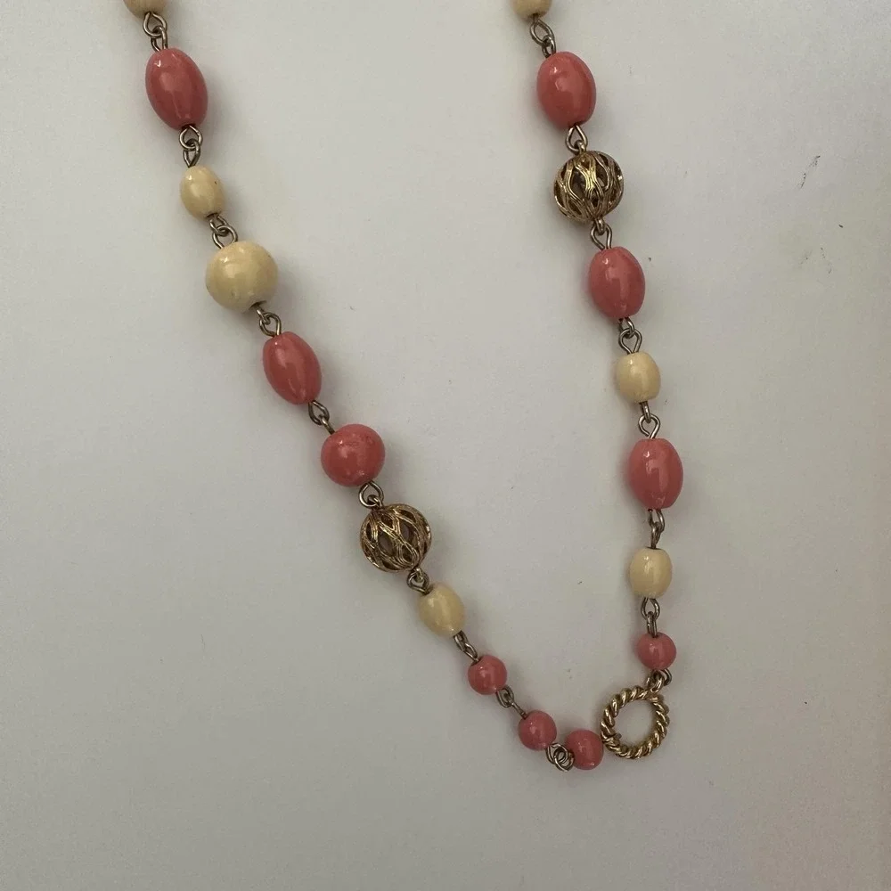 VTG‎ 70's Monet Pink Peach Beaded Strand Necklace Gold Tone 19/38